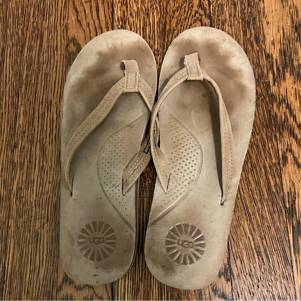 Ugg leather flip flop size 6